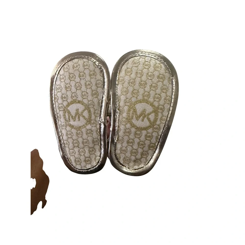 401.Michael Kors Baby Girls Tilly Dahnia Logo Crib Sandals Vanilla Infant Sz 4